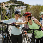 De meiden maken zich klaar voor hun MTB ronde