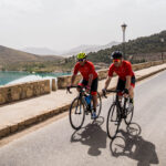 Samen over de dam fietsen