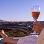 Genieten met cava bij het zwembad