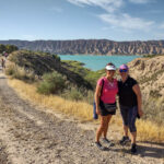 Nikki en Pamela tijdens wandeling