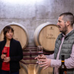 De lokale wijnboer legt uit