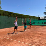 Service training bij tennis
