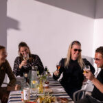 Met vrienden aan de borrel